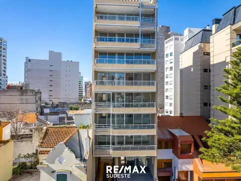 VENTA PISO 4 AMBIENTES C/ 2 COCHERAS SOBRE AV ALEM