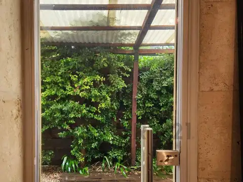 Casa en Alquiler con 2 cocheras