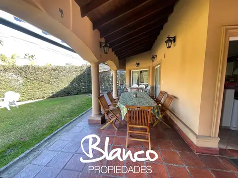 Casa 4 ambientes con 3 baños