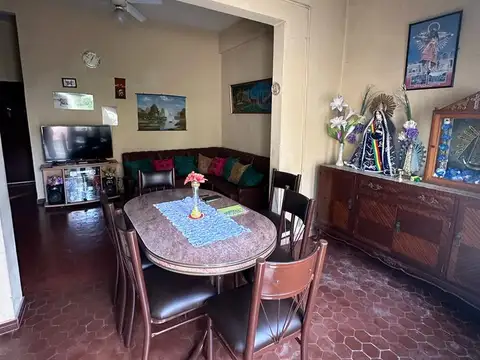 CASA MULTIFAMILIAR CON 2 LOCALES PB Y 1PH 3 AMB. Y 2 PH 1º PISO  DE 2 Y 3 AMB.CON TERRAZA