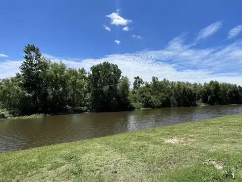 Lote al rio en Naudir Aguas Privadas  al 600