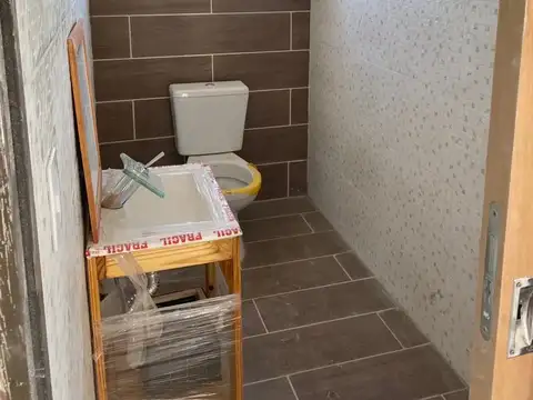 Casa 4 ambientes con 2 baños