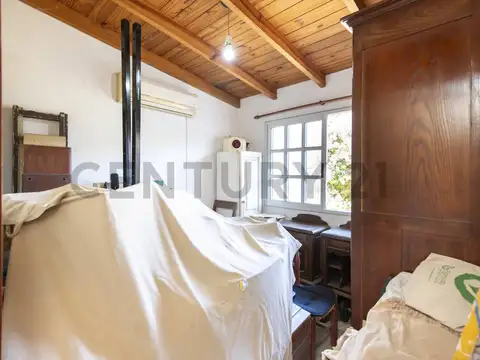 CASA EN VENTA EN CITY BELL 3 DORMITORIOS CON DOBLE PARQUE
