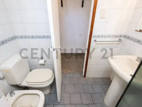Casa 5 ambientes con 1 baño