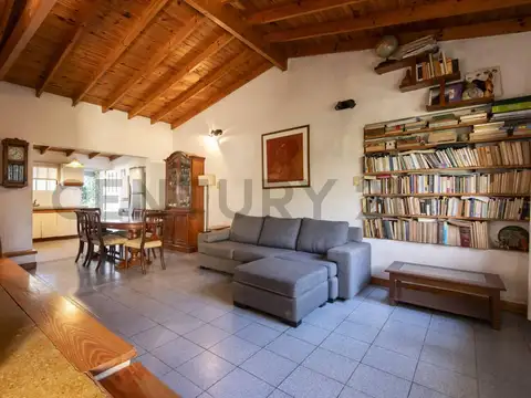 CASA EN VENTA EN CITY BELL 3 DORMITORIOS CON DOBLE PARQUE