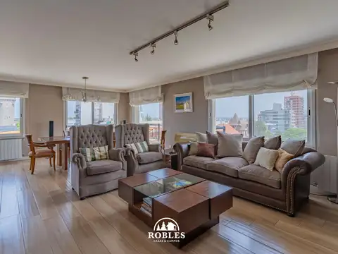 Excelente departamento cinco ambientes sobre Av. Colon 