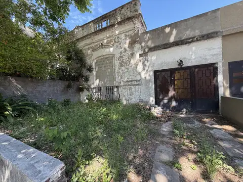 Warnes 2300 - Casa a reciclar - Alberdi