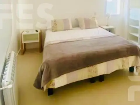 Casa en Alquiler con 4 cocheras