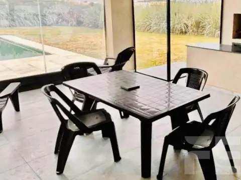 Casa en Alquiler de 4 dormitorios