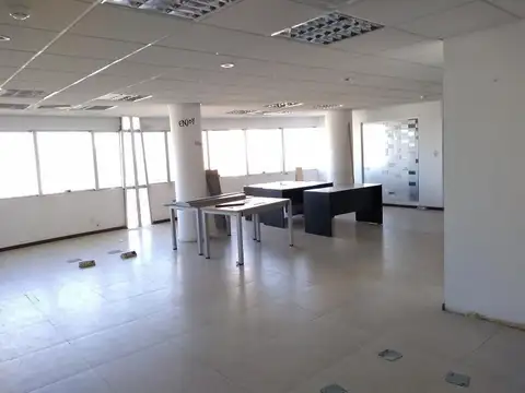 Edificio oficinas 3500 m2 Vte. López Venta A metros de Maipú/Estación Aristóbulo del Valle Cocheras