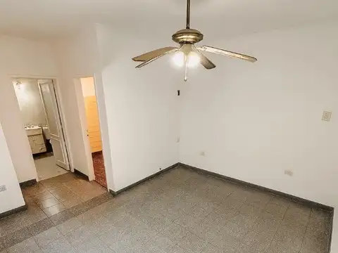 Besares 2600, Piso 1