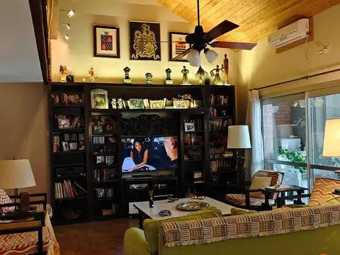 Casa 6 ambientes con 5 baños
