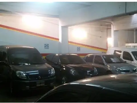 41 cocheras en subsuelo, 1000 m2 + local de 30m2 en planta baja oport 