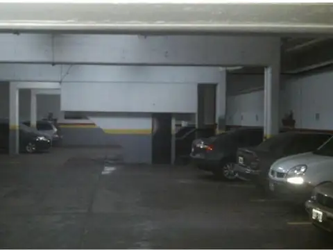 41 cocheras en subsuelo, 1000 m2 + local de 30m2 en planta baja oport 