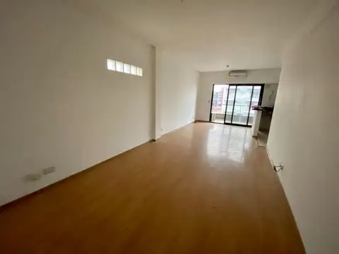 2 ambientes con Balcon con parrilla piso alto, muy luminoso