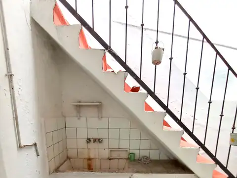 USO COMERCIAL - CASA LOTE PROPIO (SIN EXP) 2 AMB + 1 AMB EN ALTO - 100 MTS TOT APROX C/ PATIO Y TERRAZA, EXC. UBICACIÓN