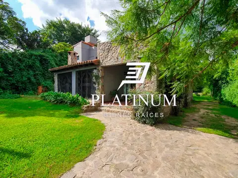 OPORTUNIDAD VENTA CASA EN SAN LORENZO 3 Dormitorios 1 en suite con piscina 