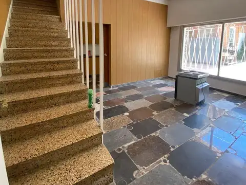ALQUILER CASA PH CHALET 4 AMBIENTES 3 DORMITORIOS CON COCHERA Y PATIO VILLA MARTELLI VICENTE LOPEZ