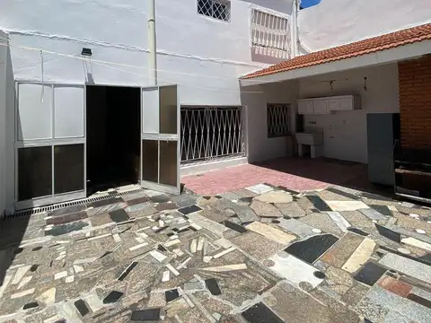 Depto Tipo Casa en Alquiler con 1 cocheras