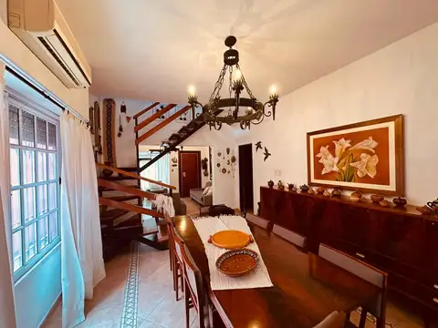 Casa 6 ambientes con 2 baños