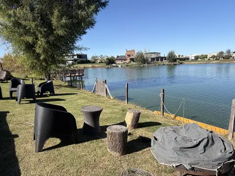 CASA A LAGUNA EN VENTA EN EL CANTON NORTE