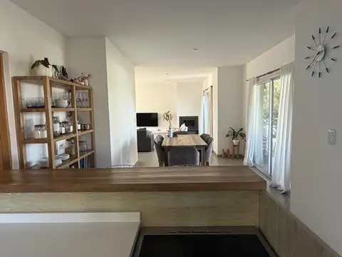 CASA A LAGUNA EN VENTA EN EL CANTON NORTE