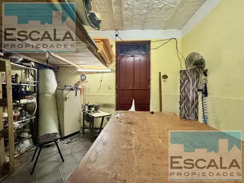 CASA INTERNA CON DOS LOCALES EN VENTA
