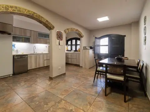 Casa 4 ambientes con 3 baños