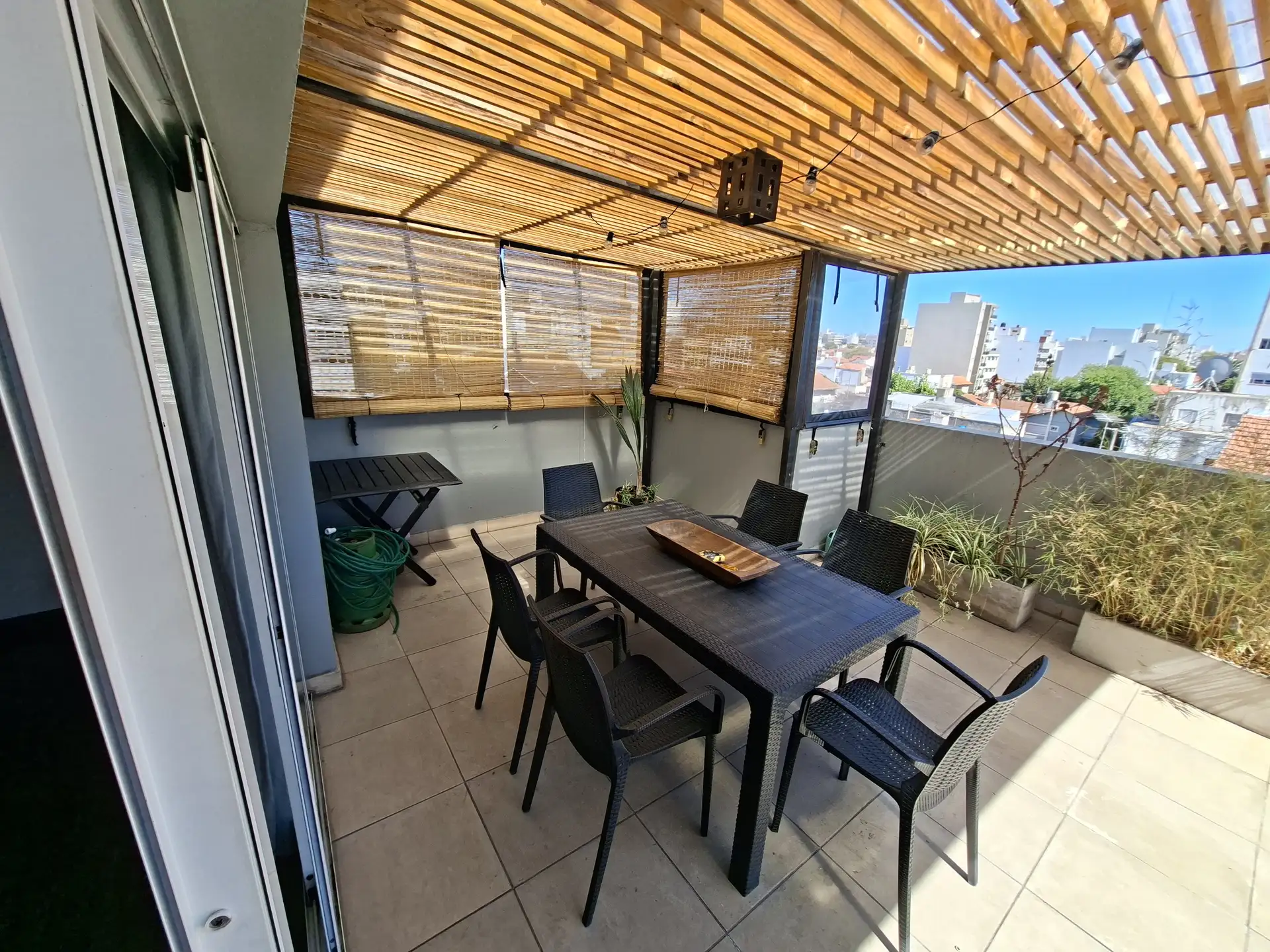 Depto tipo duplex 4 amb, 190m² con 3 cocheras — Zona Shopping Aldrey