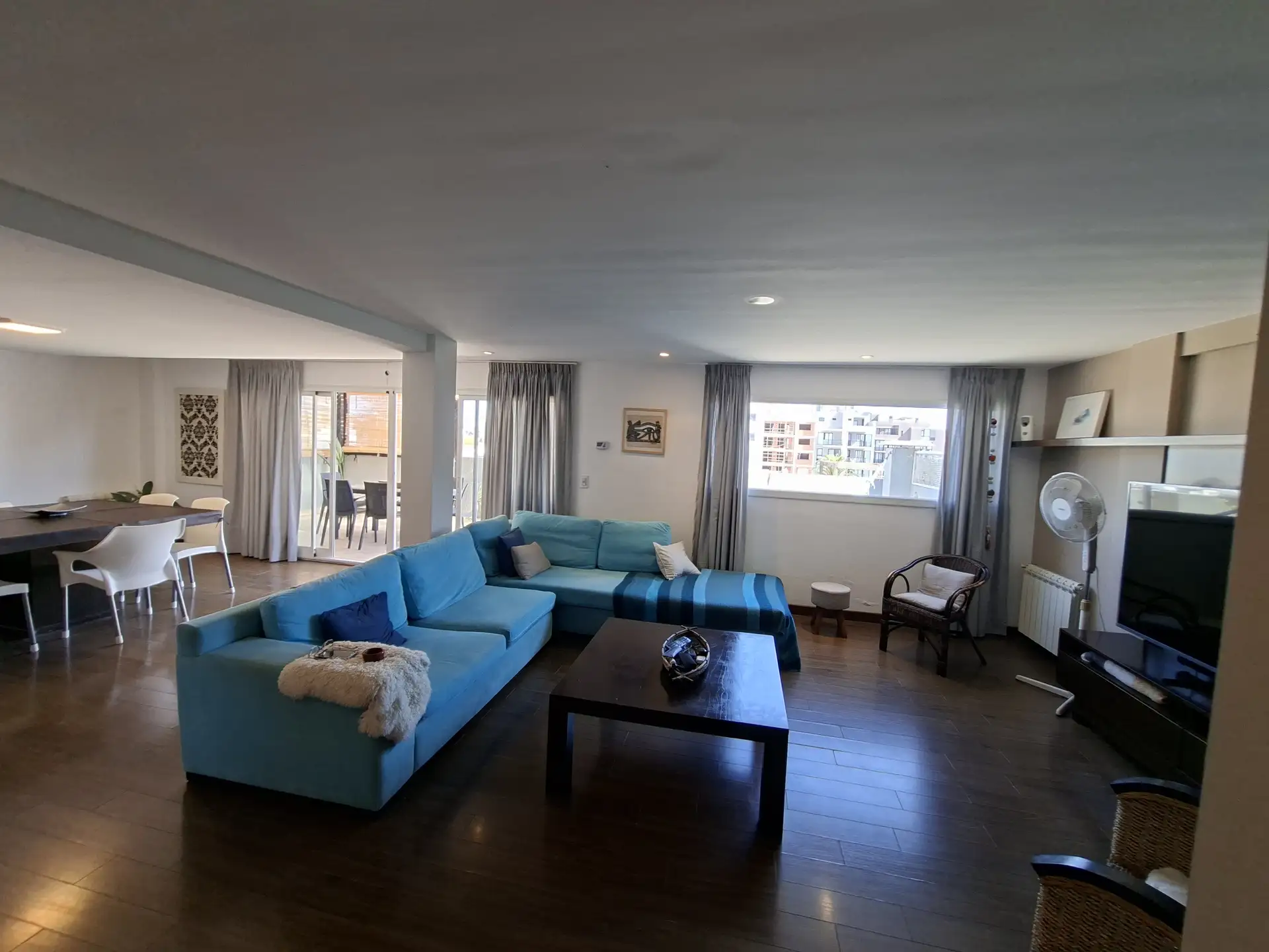 Depto tipo duplex 4 amb, 190m² con 3 cocheras — Zona Shopping Aldrey