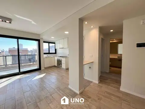 Sarmiento y Mendoza - Amplio Dpto de 1 Dormitorio Externo. Cochera disponible.