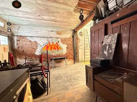 Casa en Venta con 3 cocheras