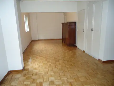 Departamento en Alquiler en Coghlan, $ 420.000