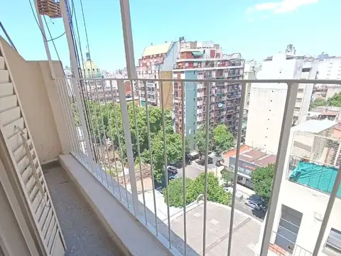 Monoambiente*2Entrada*Balconchico*vista abierta,cocina*2 baños*Muy Luminoso* Estado original*