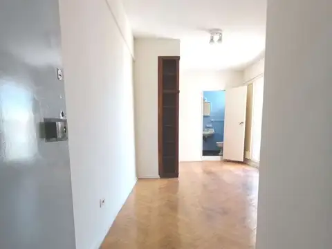 Monoambiente*2Entrada*Balconchico*vista abierta,cocina*2 baños*Muy Luminoso* Estado original*