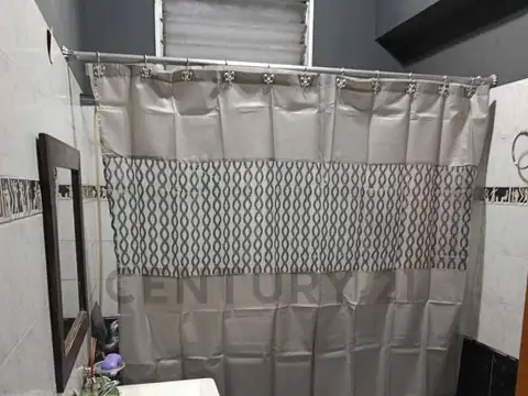 VENTA CASA - TIPO PH 4 AMBIENTES AL FRENTE BERNAL