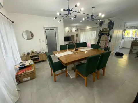 CASA EN VENTA EN BARRIO LA AGOSTINA