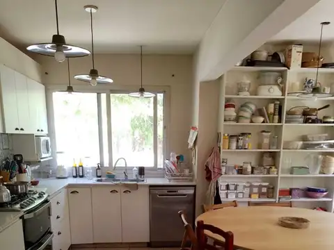 Casa 8 ambientes con 3 baños