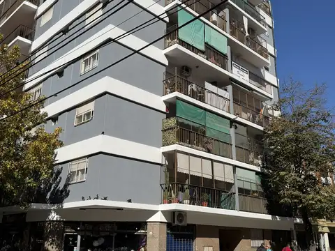 3 AMBIENTES AL FRENTE CON BALCON CORRIDO. A METROS DEL SUBTERRANEO LINEA "B" Y DEL FERROCARRIL LINEA "MITRE"