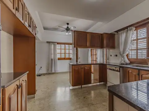 Casa 5 ambientes con 3 baños