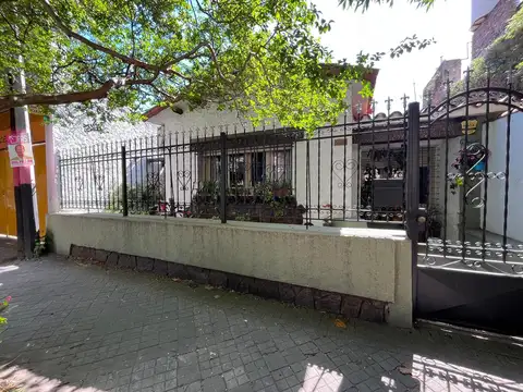 VENTA / PERMUTA - Casa de 2 dormitorios   Comodín con patio. Abasto, Rosario.