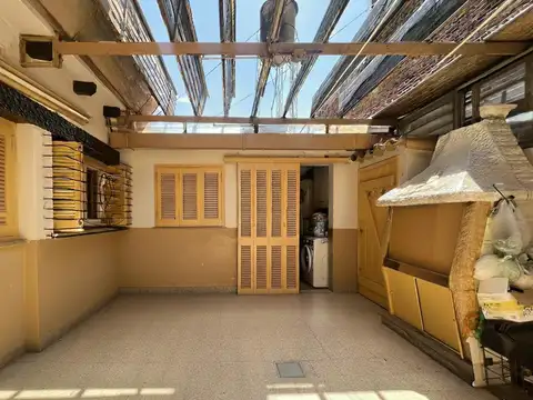 Casa 5 ambientes con 1 baño