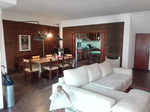 Casa en Venta con 4 cocheras