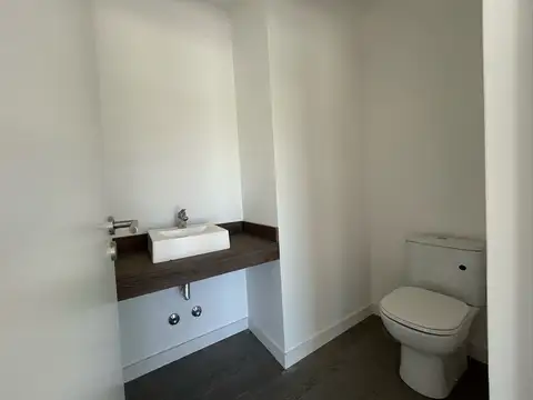 Casa 6 ambientes con 3 baños