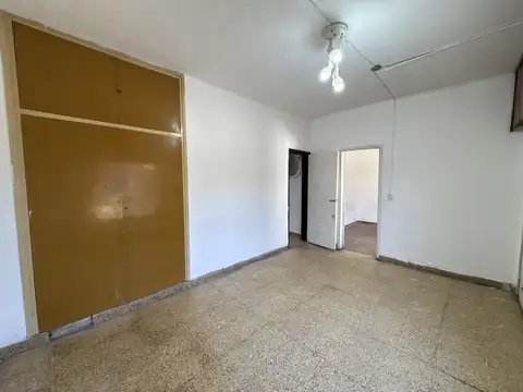 Casa en Alquiler con 2 cocheras