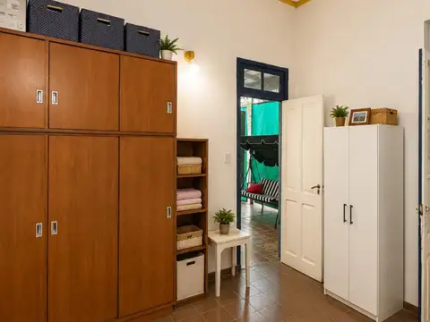Casa 8 ambientes con 1 baño