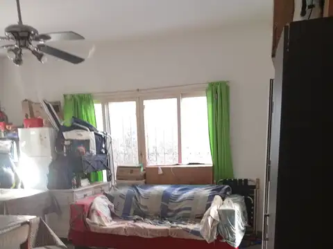 OPORTUNIDAD PH 3 AMB. AL FONDO EN MUNRO CON PATIO  PERMUTA POR CASA EN LA COSTA Y DEP. 2 AMB.