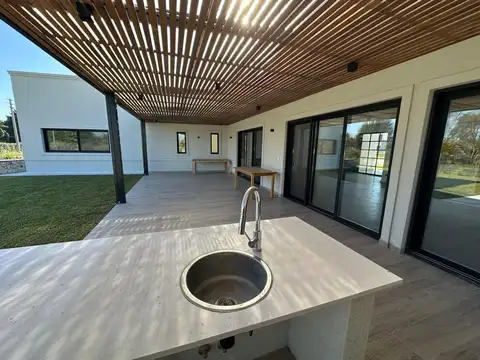 VENTA - CASA EN TERRAVISTA - ACCESO OESTE - GRAL. RODRIGUEZ
