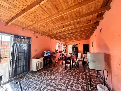 VENTA CASA 6 AMBIENTES EN VIRREY DEL PINO PERMUTA