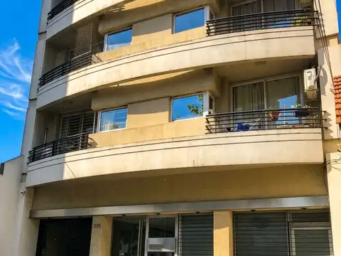 Sarmiento 200, Piso 1